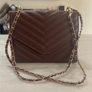 Chic Quilted Brown Crossbody Bag with Chain Strap
